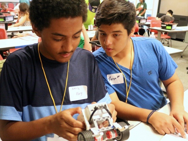 Middle school students from Denver build robots as a part of a CU Science Discovery summer engineering camp. Photo by Sue Postema Scheeres