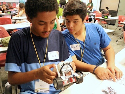Middle school students from Denver build robots as a part of a CU Science Discovery summer engineering camp. (Photo by Sue Postema Scheeres, CU Boulder)